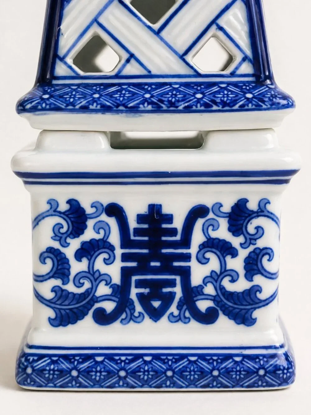 Bombay Co Blue White Porcelain Lattice Obelisk Candle Holder 10” NWOT